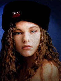 Milla Jovovitch, fille de l'Est par excellence!  Comme pour les prjugs en la matire, ne vous fiez pas  cette apparence austre et voyez plutt la suite...