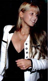 Anna Kournikova, est aussi trs belle quand elle est  habille, l'aurait-on oubli?